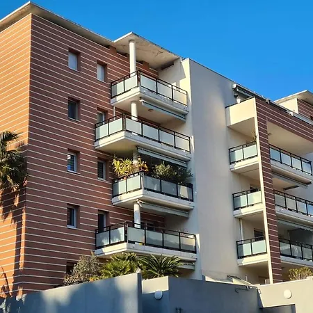 Modern For 4 People With Terrace Apartment