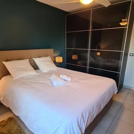 Modern For 4 People With Terrace Apartment Antibes